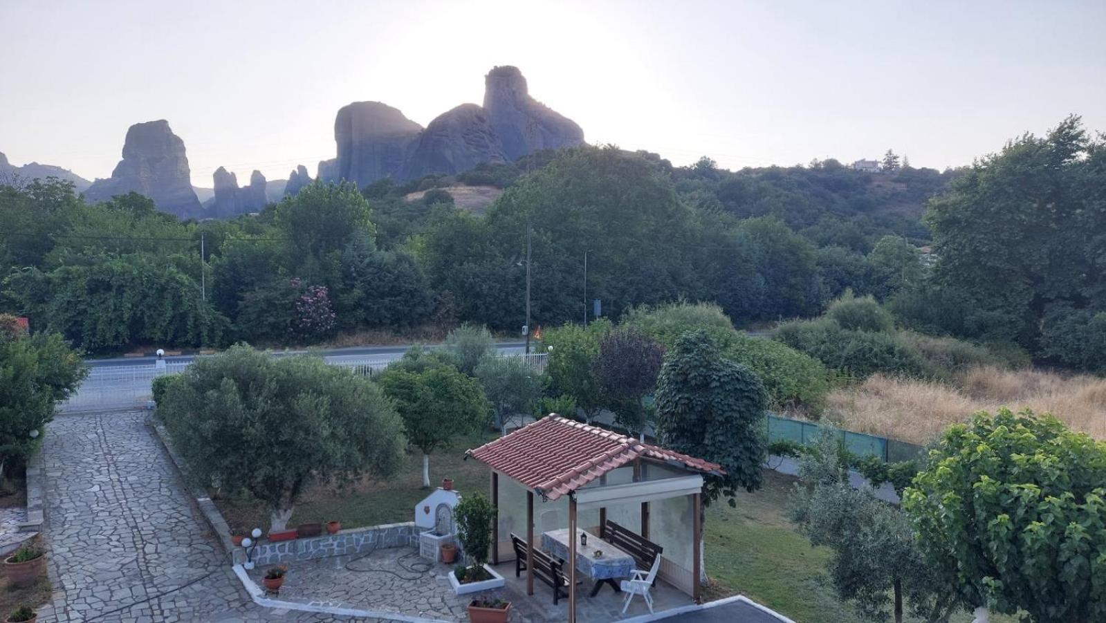 Гостевой дом Pomegranate Tree House - Meteora Калампака Экстерьер фото